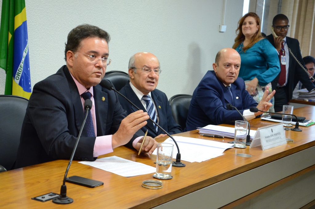 Roberto Rocha destaca derrubada de veto a medida que beneficia municípios