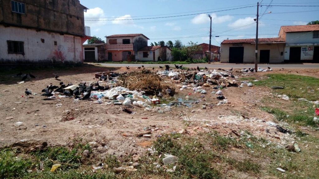 PAÇO DO LUMIAR – Lambudo, Dutra deixa a cidade ser tomada por lixo e urubus