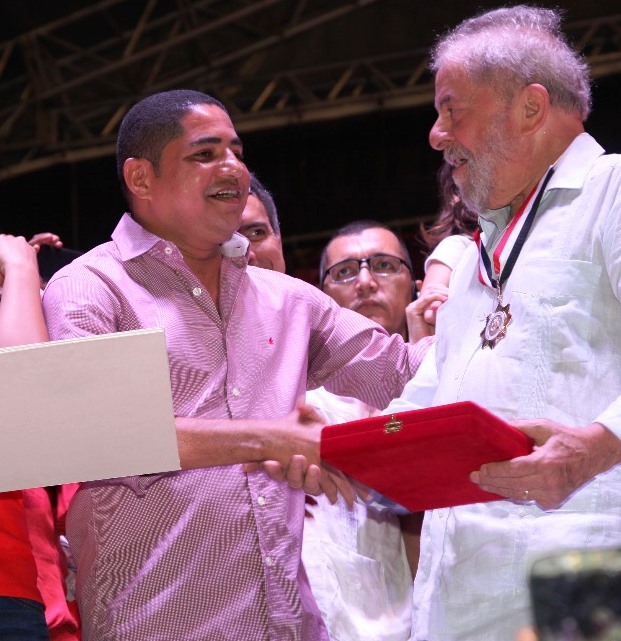 Zé Inácio entrega medalha e título de cidadão maranhense a Lula