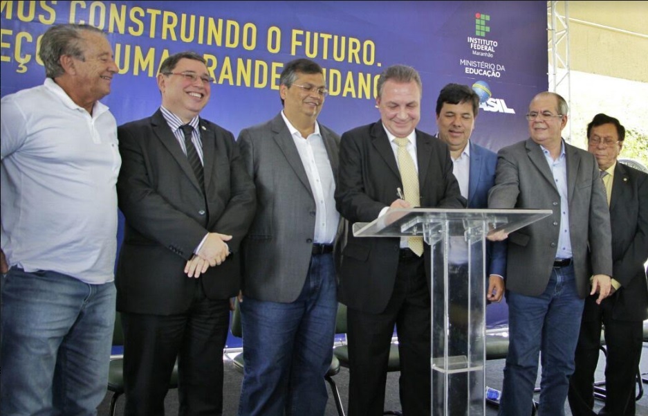 Flávio Dino reconhece o esforço do prefeito Luis Fernando para o desenvolvimento da educação
