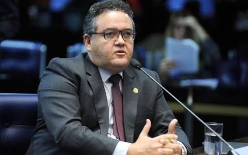 Emendas do Senador Roberto Rocha que criminalizam a vingança pornográfica são aprovadas