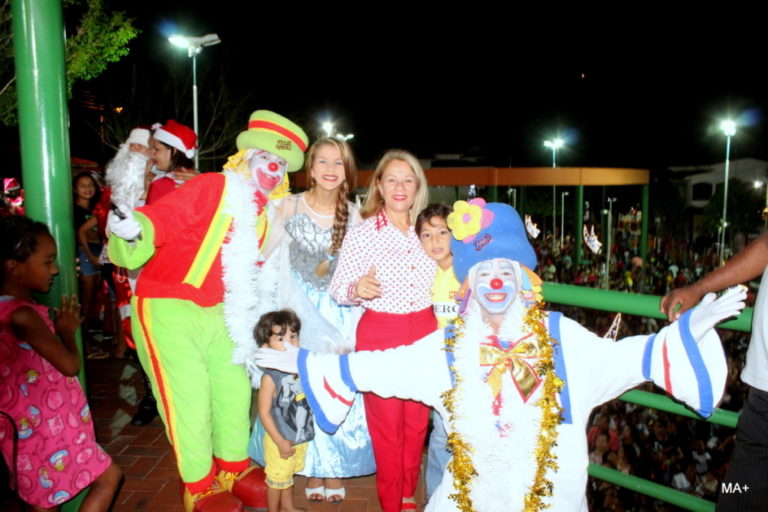 Prefeita Sonia Campos realiza Festa Natalina e entrega 4 mil brinquedos