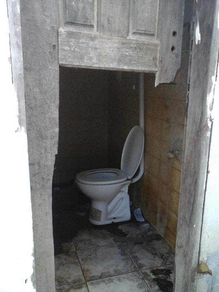 MORROS – Veja o estado do banheiro da rodoviária do município…