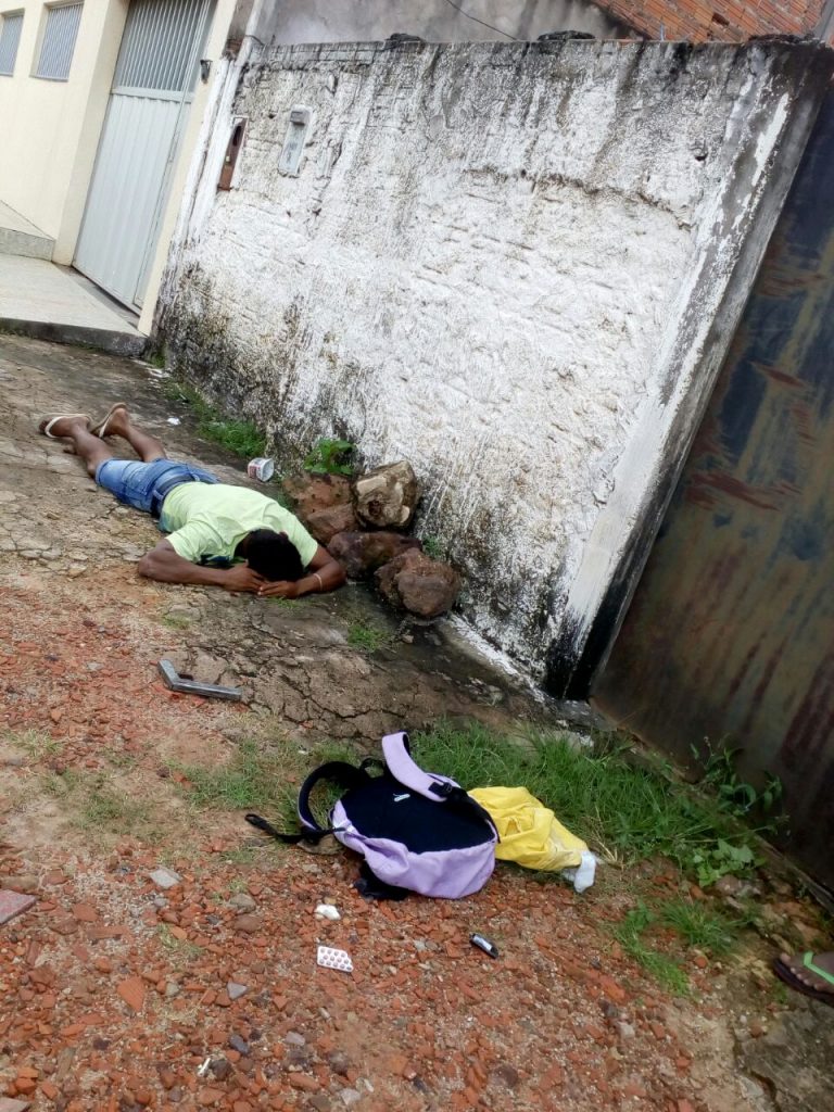 MAIOBÃO – Homem tenta assaltar mulher, corre e para na porta da casa do namorado da vítima