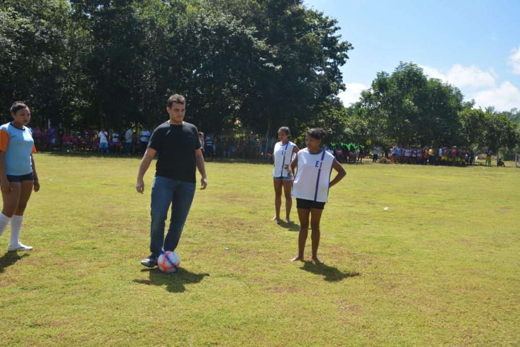 Glalbert Cutrim prestigia torneio de futebol na zona rural de Cantanhede.