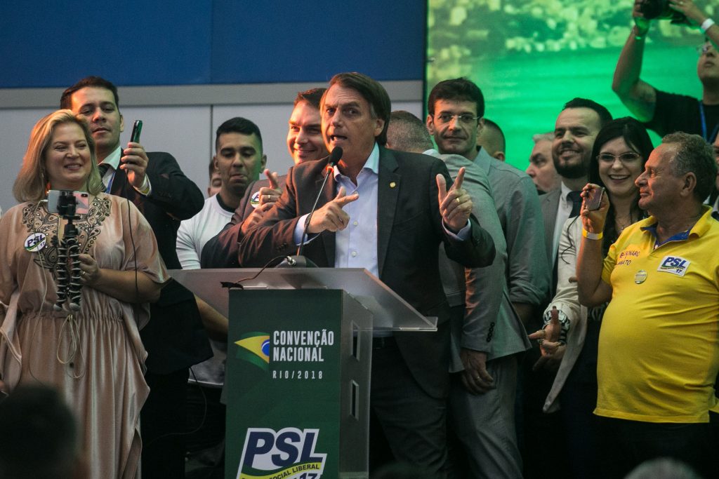 Bolsonaro é 1º presidenciável a arrecadar mais de R$ 1 milhão em vaquinha