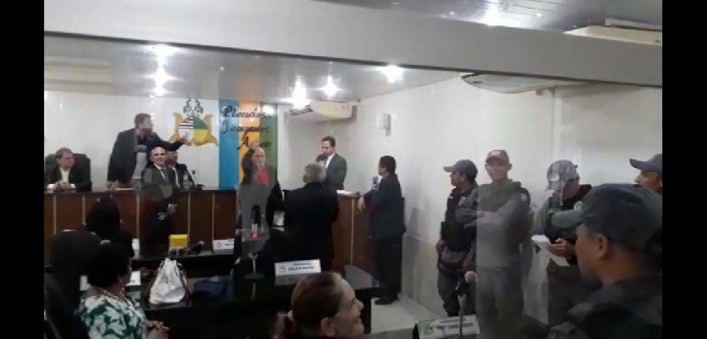 Polícia, gritaria, vereadores “aloprados” na Câmara Municipal de Paço do Lumiar; veja os vídeos