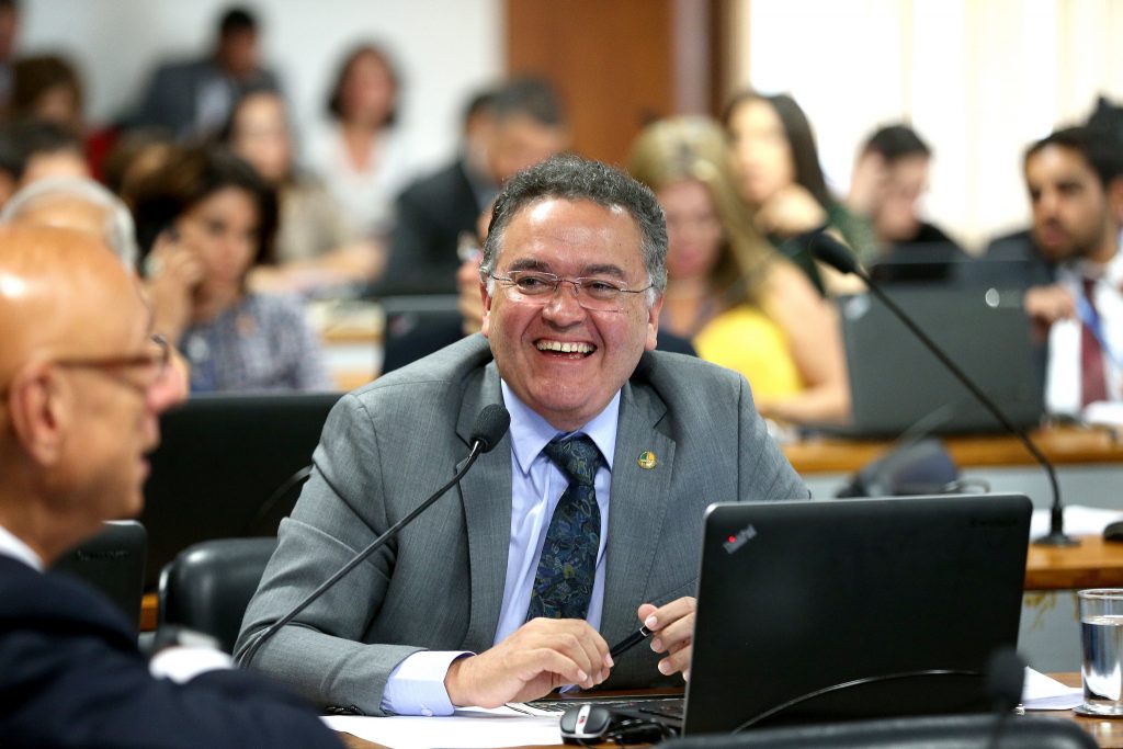 Roberto Rocha continua fazendo a diferença entre os Senadores do MA