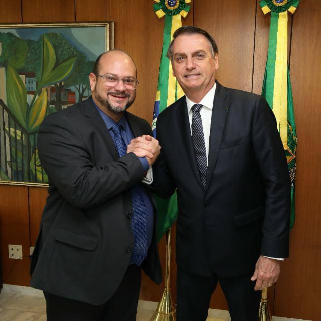 IMAGEM DO DIA – Bolsonaro fecha com Pastor Sampaio Jr. em Paço do Lumiar