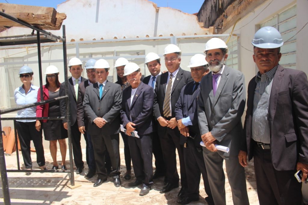 Vereadores de Paço do Lumiar realizam vistoria nas obras da sede da Câmara do município
