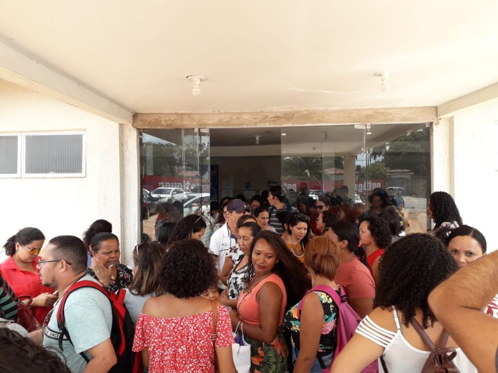 PAÇO DO LUMIAR – Merendeiros são enganados por Paula da Pindoba e fazem campana no Centro Administrativo