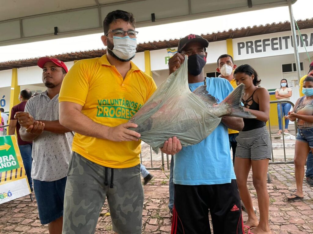 Peritoró: Dr. Júnior realiza distribuição de doze toneladas de peixes para Semana Santa