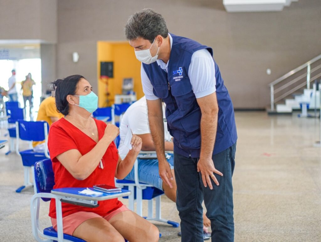 São Luís: Braide acompanha vacinação de profissionais da educação