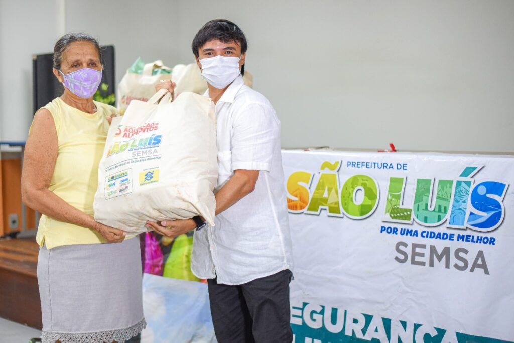 São Luís: Prefeitura entrega cestas de alimentos a famílias carentes da região do Itaqui-Bacanga 