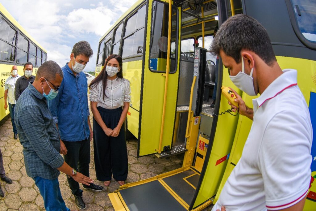 São Luís: Braide entrega 28 novos ônibus para o sistema de transporte urbano de São Luís 