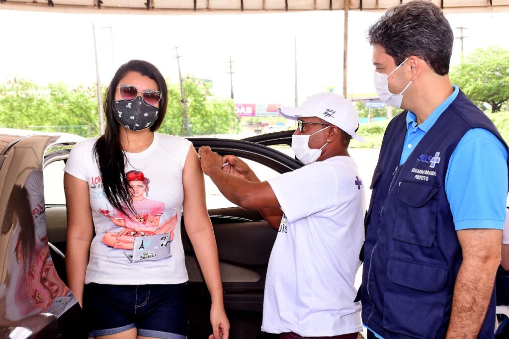 Braide acompanha dia da vacinação de jovens de 18 anos contra Covid-19 e já destaca próximas etapas da campanha