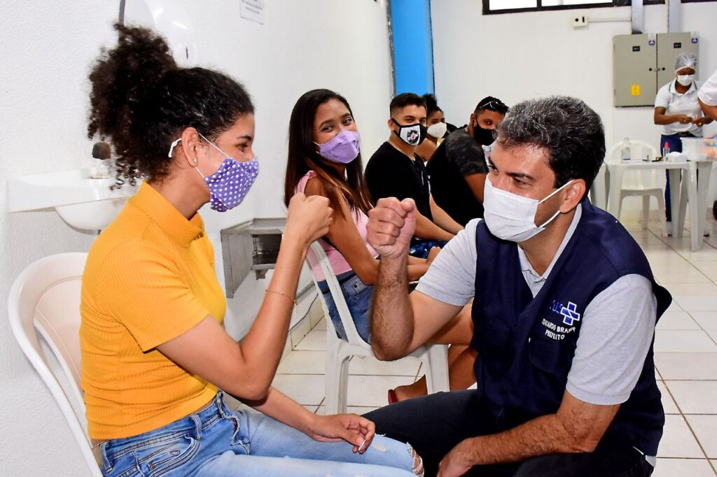 Braide acompanha vacinação contra Covid na semana em que jovens de 19 e 18 anos serão vacinados na capital 