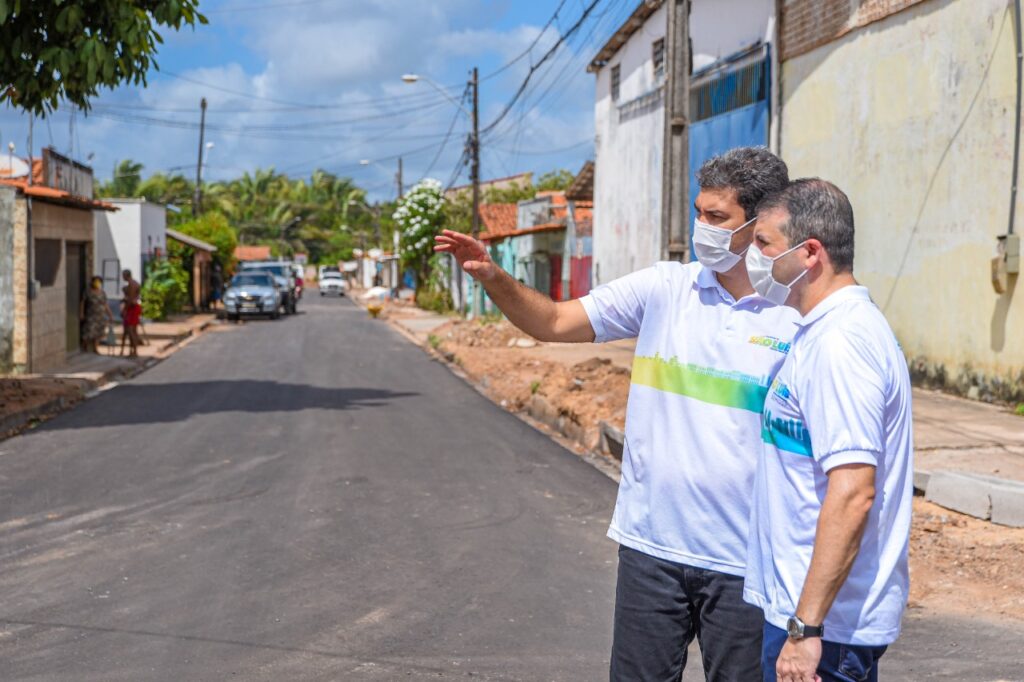 São Luís: Braide vistoria obra de pavimentação no bairro São Cristóvão