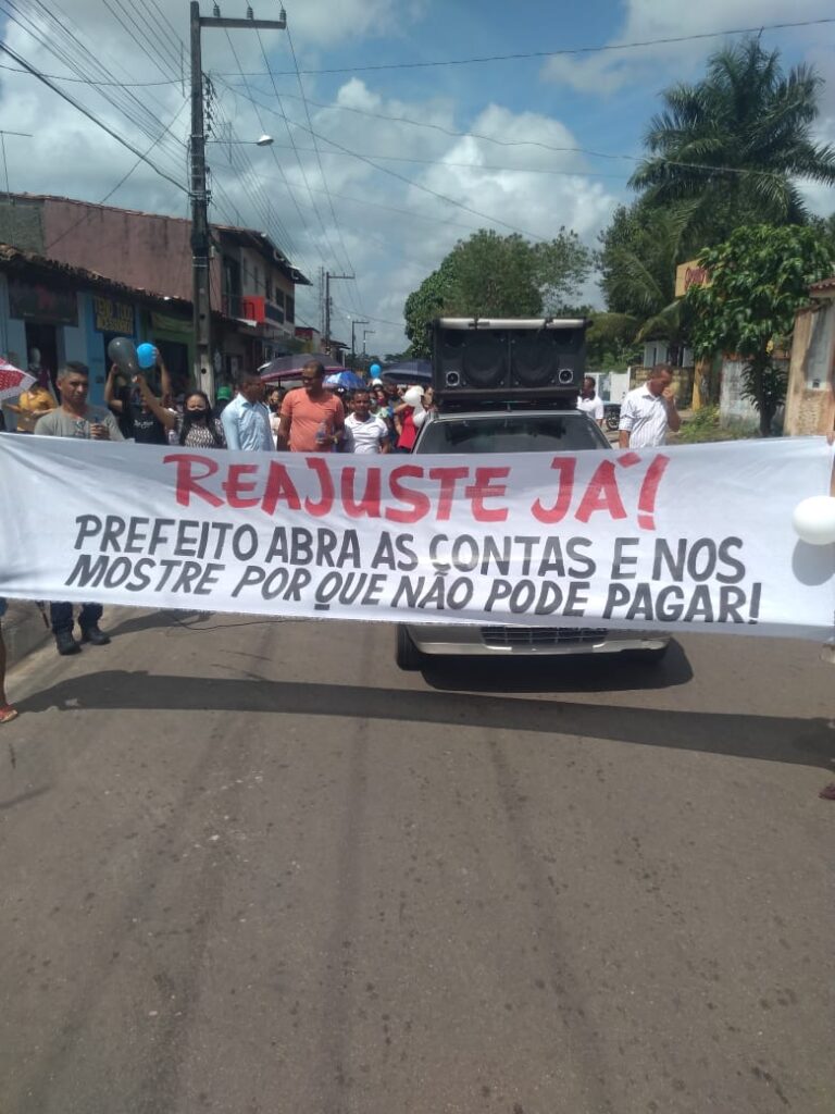 Morros: Professores vão às ruas em protesto a Paraíba por não pagamento do reajuste salarial