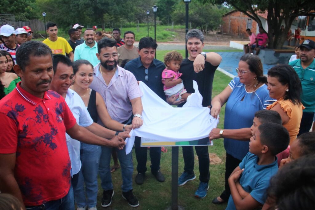 Prefeito Dr. Júnior e autoridades inauguram Praça Cultural do povoado Levada em Peritoró