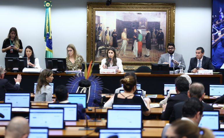 Comissão de Constituição e Justiça aprova parecer para manter prisão de Chiquinho Brazão