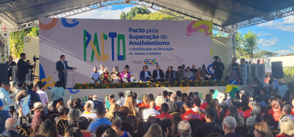 Felipe Camarão participa de lançamento do Pacto Nacional pela Superação do Analfabetismo e Qualificação da Educação de Jovens e Adultos