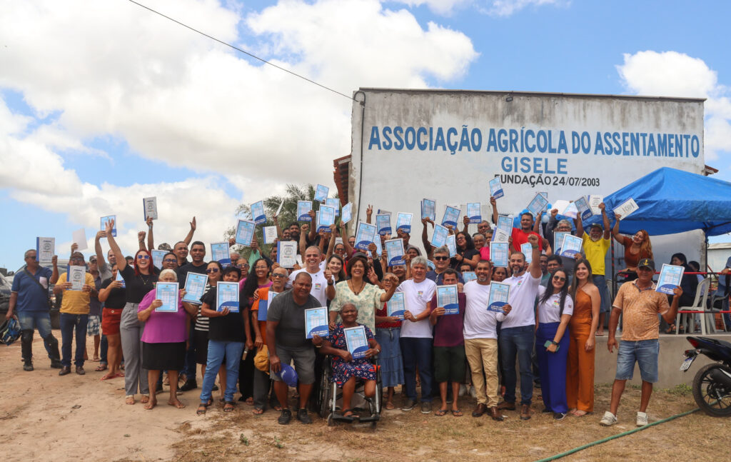 Iterma entrega títulos de moradia no assentamento Gisele, em São Luís